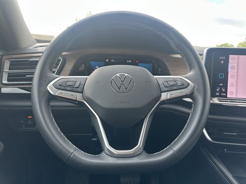 Used 2024 Volkswagen Atlas SE AWD/4WD image 18