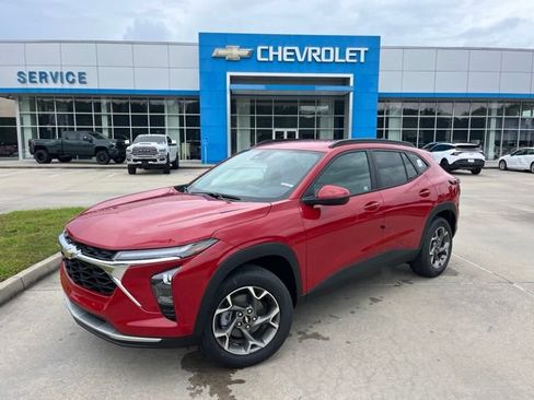 New 2026 Chevrolet Trax LT w/ Driver Confidence Package FWD image 2