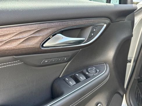 Used 2023 Buick Envision Avenir AWD/4WD image 12