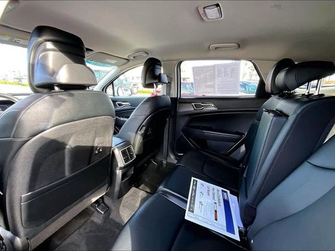 Used 2023 Kia Sportage EX image 18