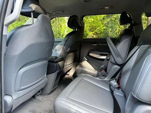 Used 2024 Kia EV9 Light Long Range RWD image 6