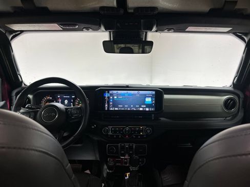 Used 2024 Jeep Gladiator Mojave AWD/4WD image 30