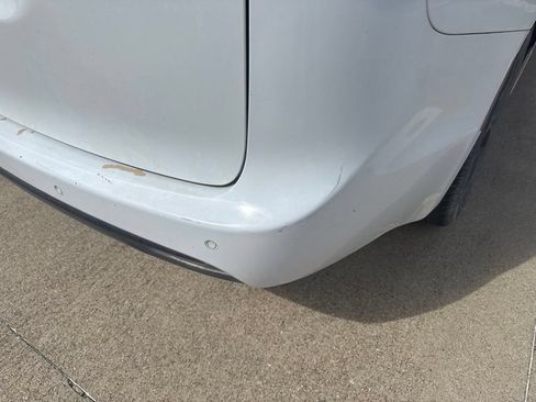 Used 2020 Chrysler Pacifica Touring-L FWD image 18