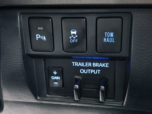Used 2018 Toyota Tundra SR5 AWD/4WD image 27