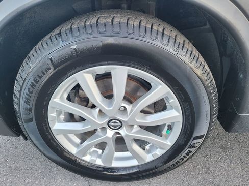 Used 2018 Nissan Rogue SV w/ Sun & Sound Touring Package image 9