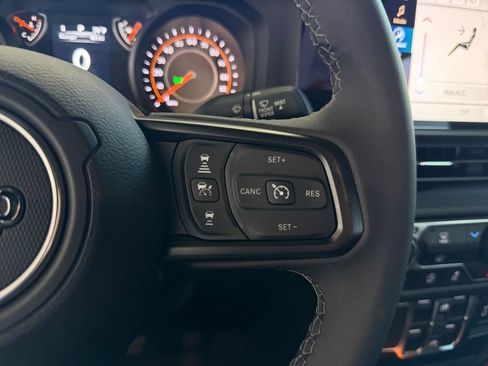 Used 2026 Jeep Gladiator Sport AWD/4WD image 19