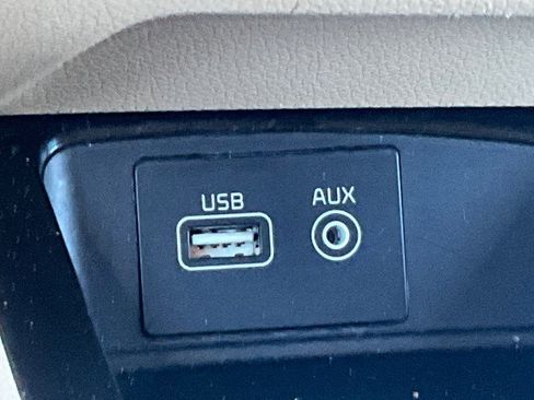 Used 2016 Kia Sedona SX FWD image 25