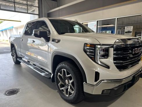 Used 2023 GMC Sierra 1500 SLT w/ SLT Premium Package AWD/4WD image 3