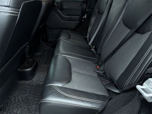 Used 2015 Jeep Wrangler Unlimited Sahara image 20
