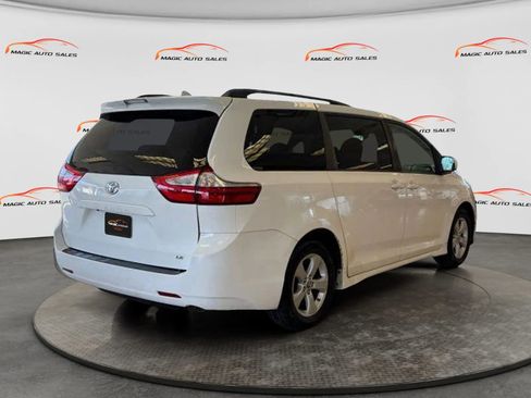 Used 2019 Toyota Sienna LE FWD image 6