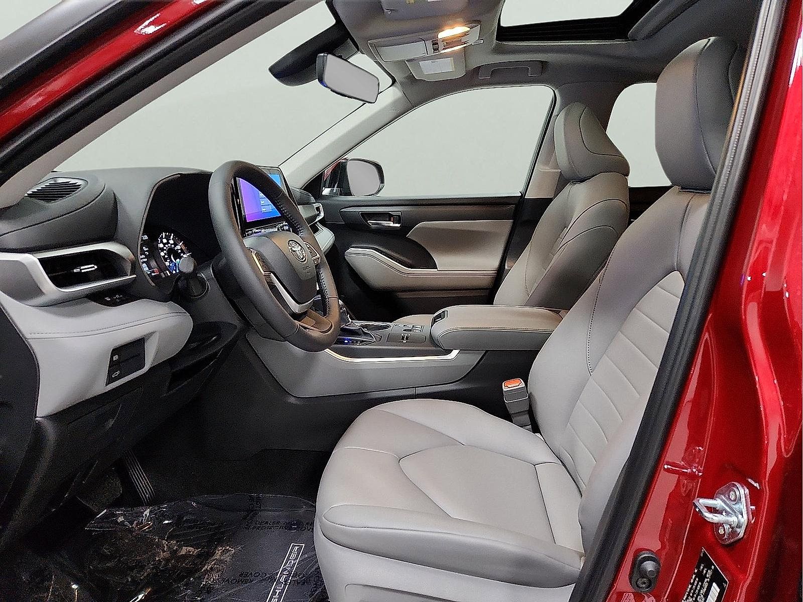 Certified 2026 Toyota Highlander XLE AWD/4WD image 10