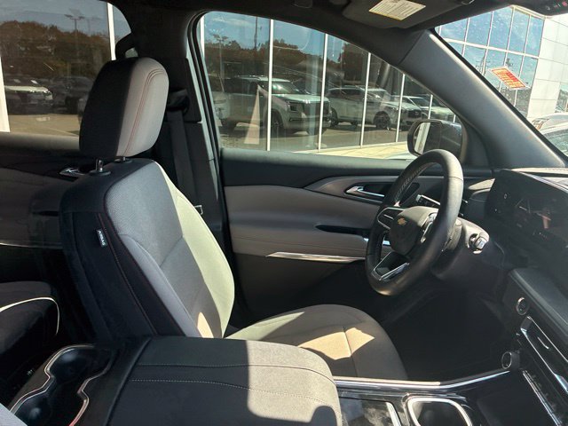 Used 2024 Chevrolet Traverse LT w/ LPO, Floor Liner Package FWD image 10