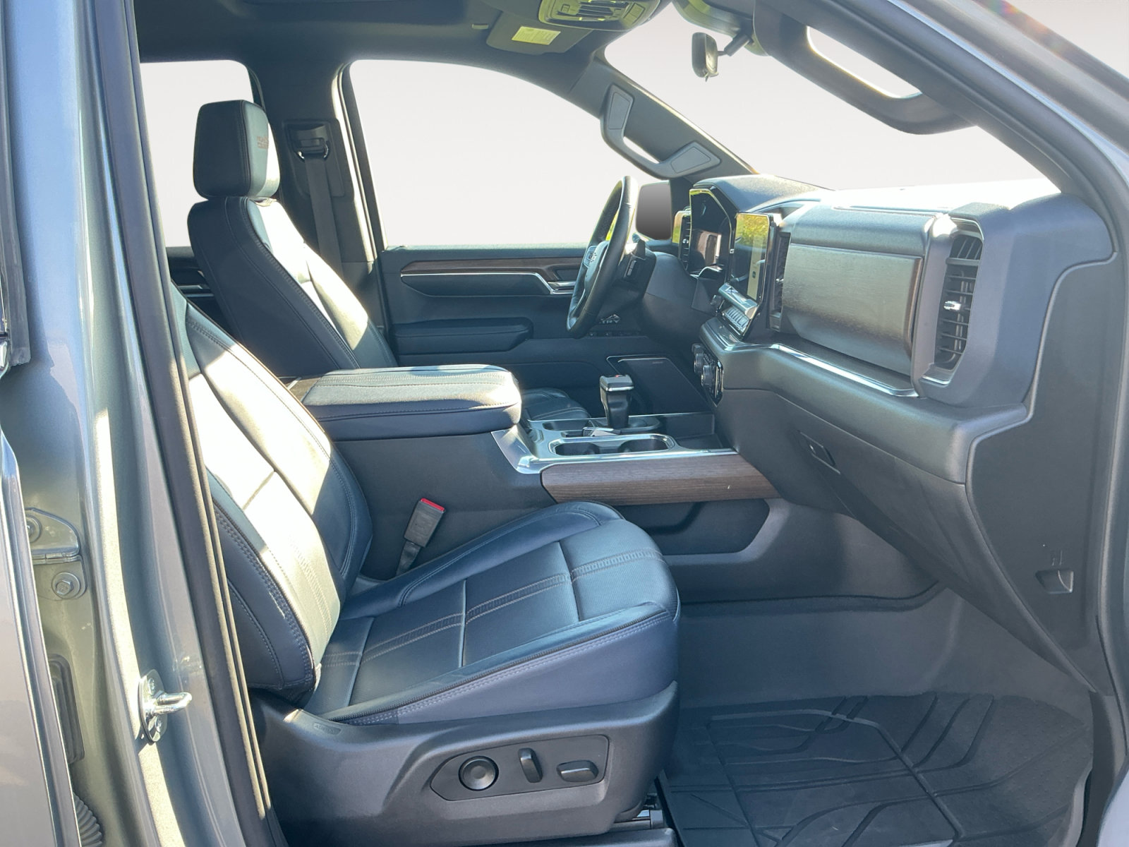 Used 2023 Chevrolet Silverado 1500 High Country w/ High Country Premium Package AWD/4WD image 15