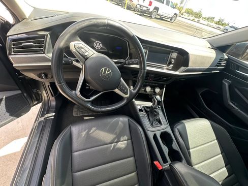 Used 2024 Volkswagen Jetta SE FWD image 25