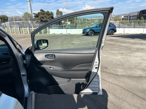 Used 2025 Nissan Leaf S FWD image 33