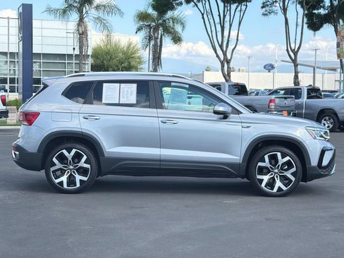 Used 2022 Volkswagen Taos SEL AWD/4WD image 2