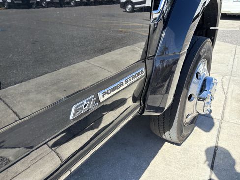 Used 2022 Ford F450 Platinum w/ FX4 Off-Road Package image 8