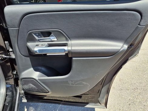 Used 2023 Mercedes-Benz GLB 250 4MATIC w/ Premium Package image 15