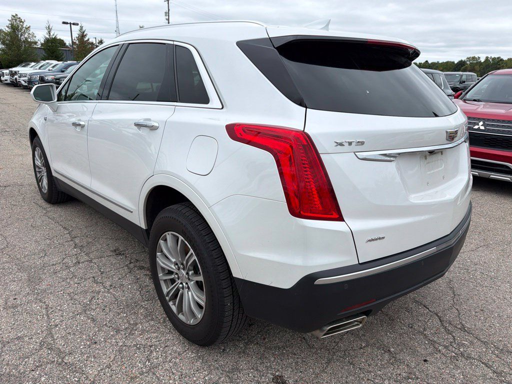 Used 2018 Cadillac XT5 Luxury w/ Driver Awareness Package AWD/4WD image 7