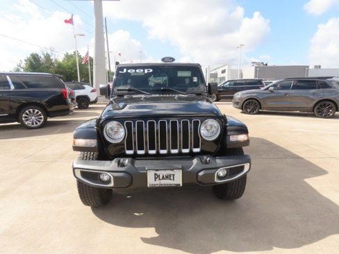 Used 2022 Jeep Wrangler Unlimited Sahara w/ Cold Weather Group AWD/4WD image 4