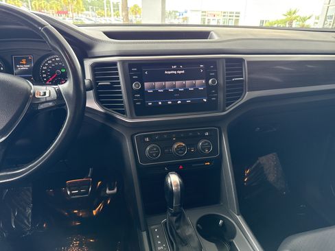Used 2018 Volkswagen Atlas SE w/ R-Line Package FWD image 8