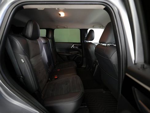 Used 2024 Mitsubishi Outlander SE image 11