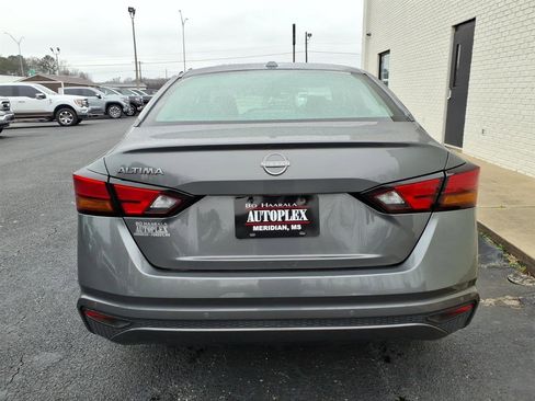 Used 2025 Nissan Altima 2.5 SV image 4
