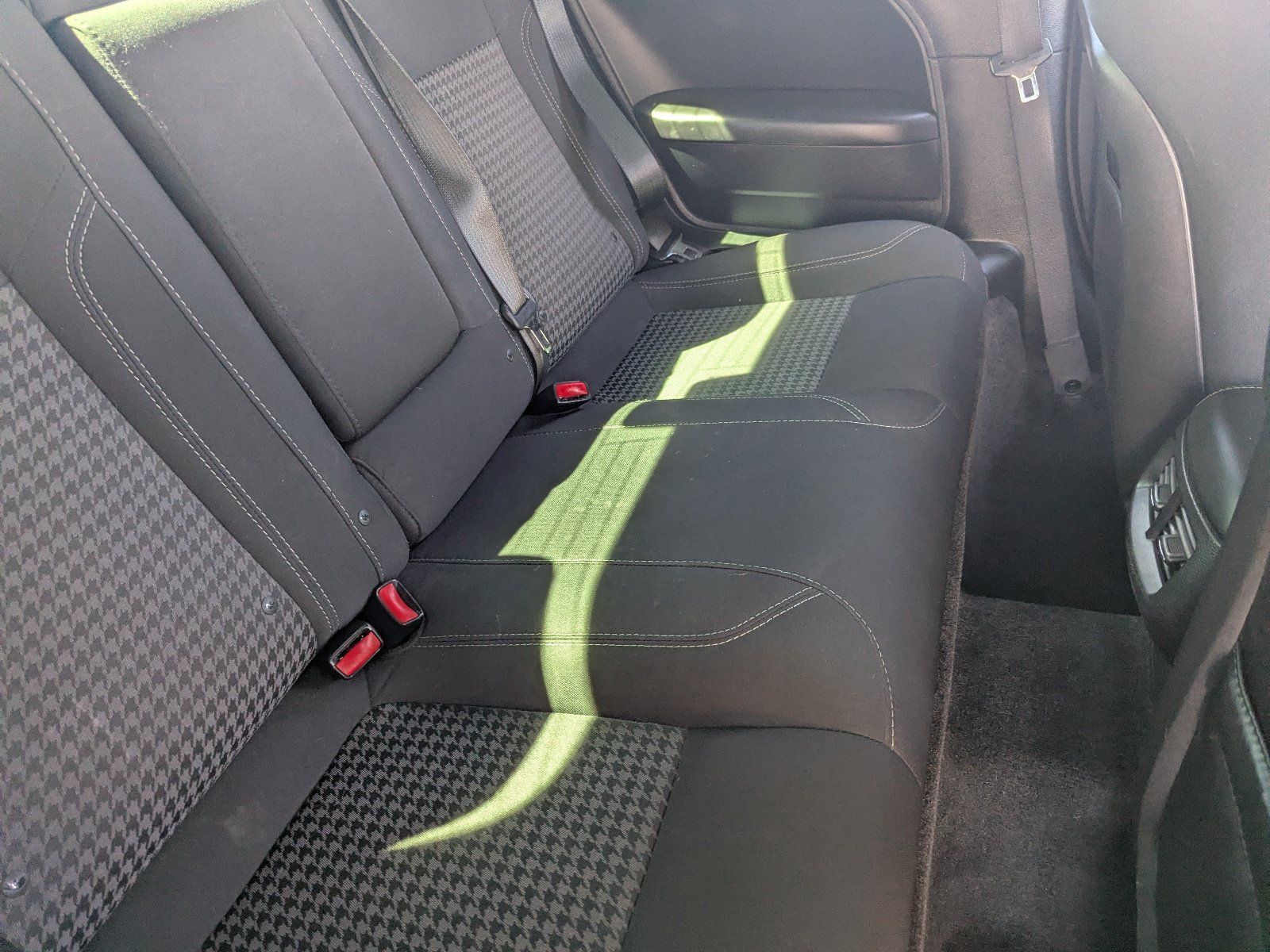 Used 2016 Dodge Challenger SXT RWD image 14