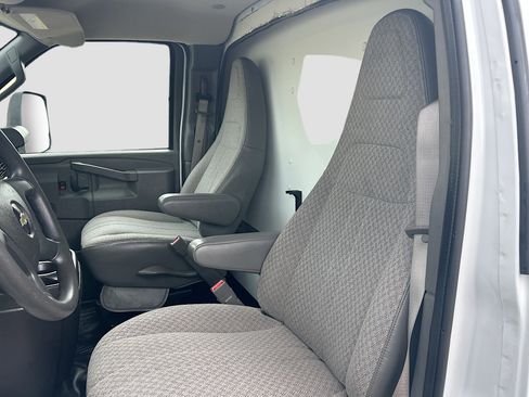 Used 2019 Chevrolet Express 3500 w/ Chrome Appearance Package image 19