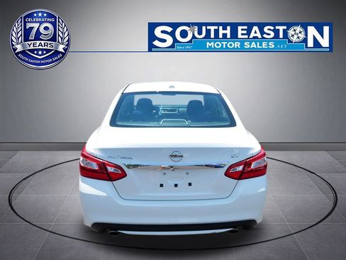 Used 2017 Nissan Altima 2.5 SV w/ Convenience Package FWD image 4