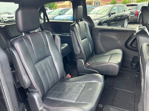 Used 2019 Dodge Grand Caravan GT FWD image 17