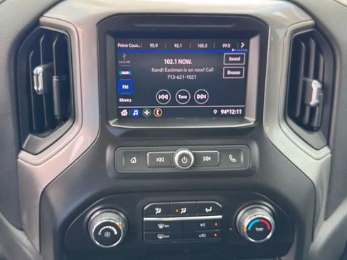 Used 2020 Chevrolet Silverado 1500 Custom w/ Custom Value Package image 12