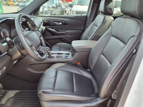 Used 2023 Chevrolet Traverse RS image 29