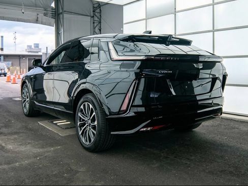 Used 2024 Cadillac Lyriq Sport AWD/4WD image 3