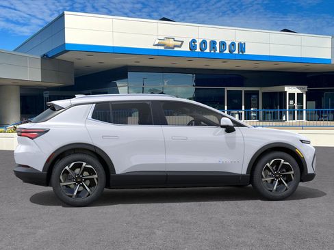 New 2026 Chevrolet Equinox EV LT image 5