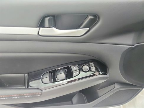 New 2025 Nissan Altima 2.5 SR w/ SR Premium Package image 35