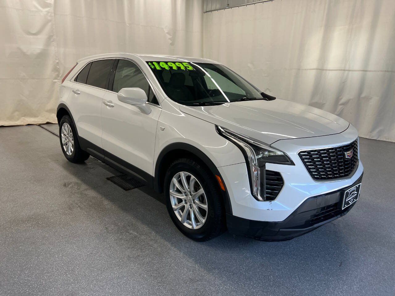 Used 2019 Cadillac XT4 Luxury w/ Cold Weather Package AWD/4WD image 3