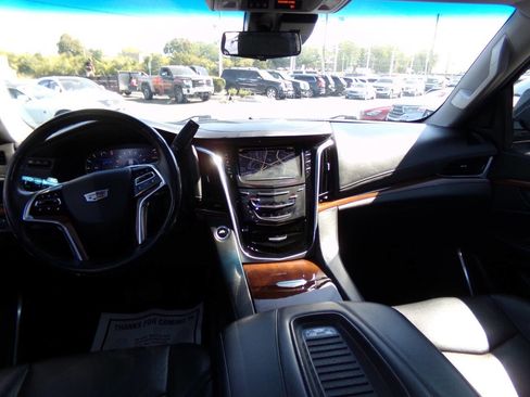 Used 2019 Cadillac Escalade Luxury AWD/4WD image 21