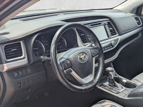 Used 2019 Toyota Highlander XLE FWD image 10