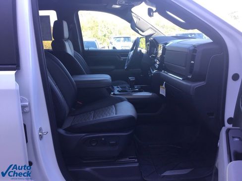 Used 2025 Chevrolet Silverado 1500 ZR2 w/ Technology Package image 29