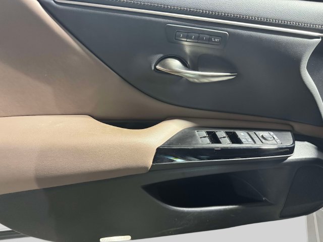Used 2024 Lexus ES 300h w/ Premium Package FWD image 21