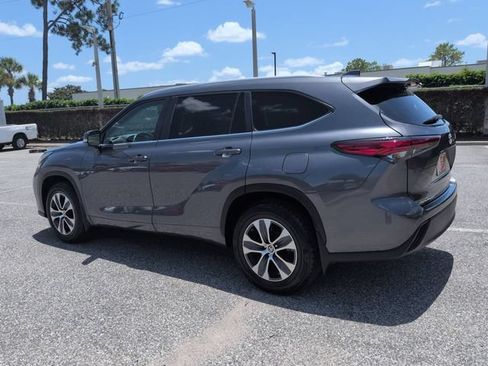 Certified 2023 Toyota Highlander XLE FWD image 6