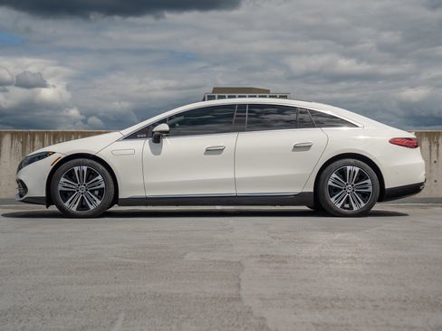 Used 2023 Mercedes-Benz EQS 450+ Sedan image 3