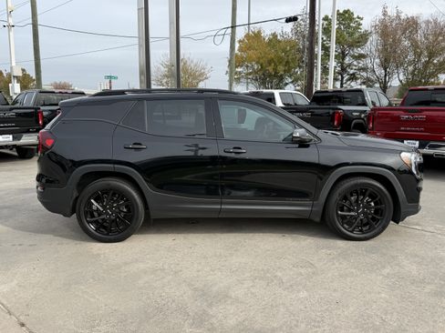 Used 2023 GMC Terrain SLT w/ Elevation Edition image 3