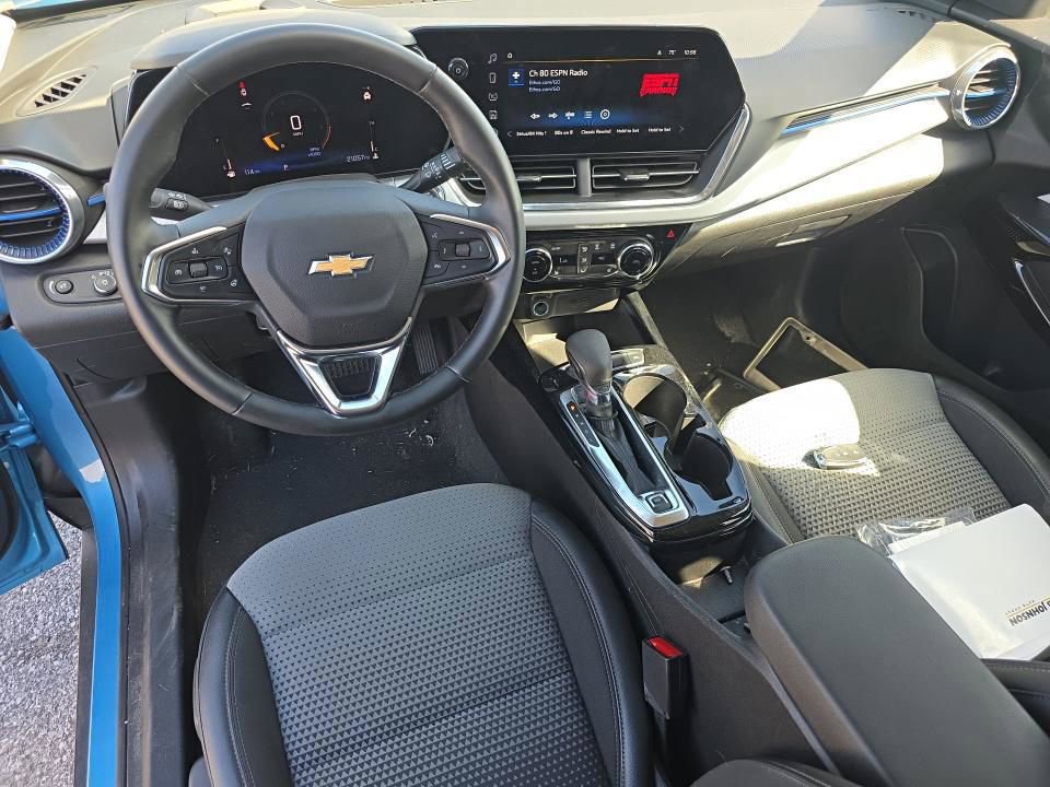 Used 2025 Chevrolet Trax LT w/ Driver Confidence Package FWD image 11