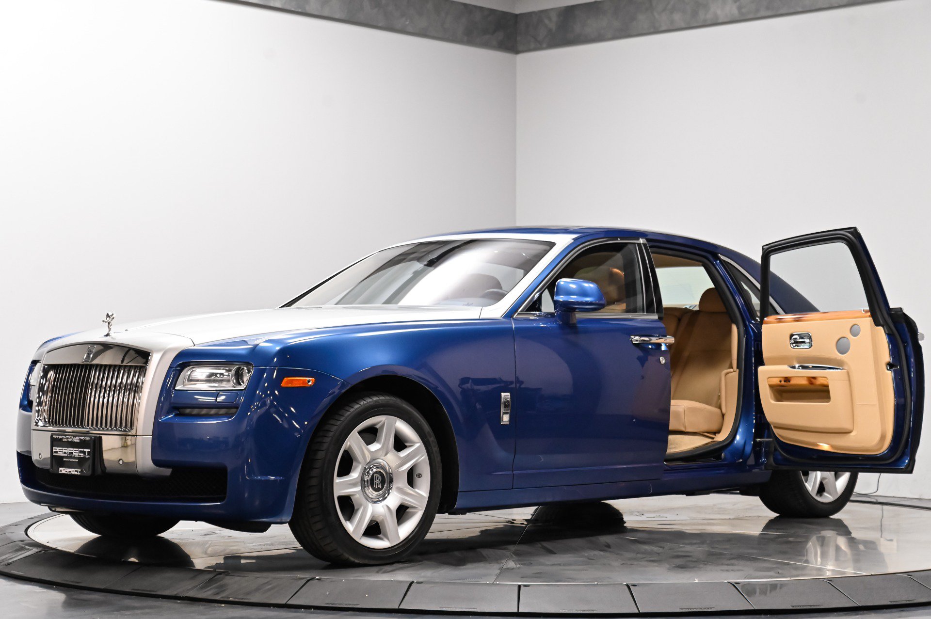 Used 2012 Rolls-Royce Ghost RWD image 2