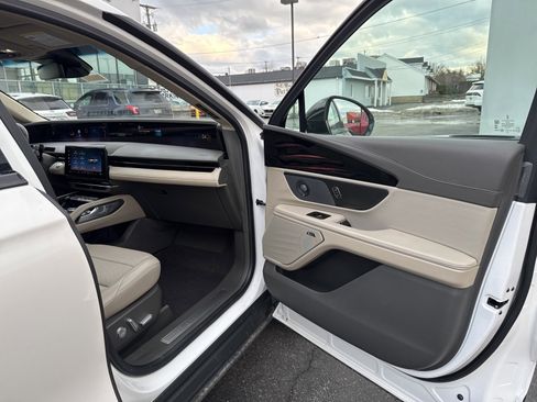 Used 2024 Lincoln Nautilus Premier w/ Equipment Group 102A image 42