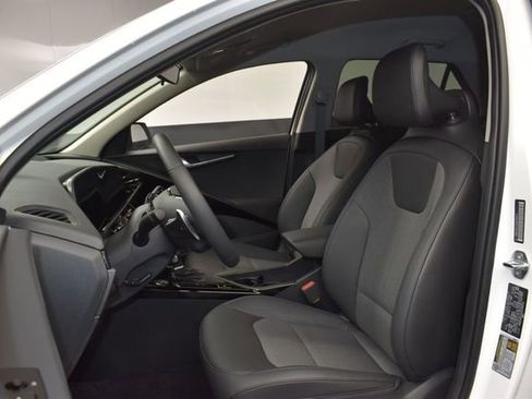 Used 2025 Kia Niro EX FWD image 9