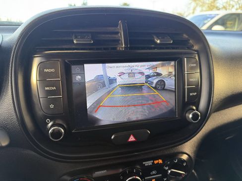 Used 2022 Kia Soul LX w/ Technology Package image 17