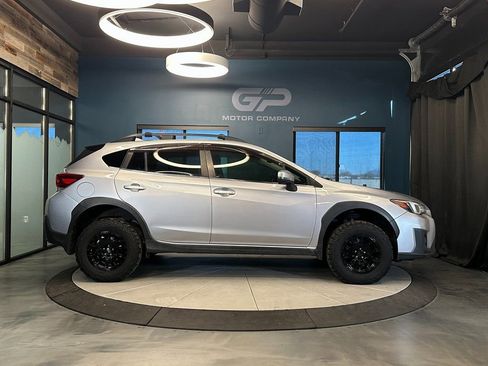 Used 2020 Subaru Crosstrek 2.0i Limited w/ Moonroof Package w/Navigation AWD/4WD image 2